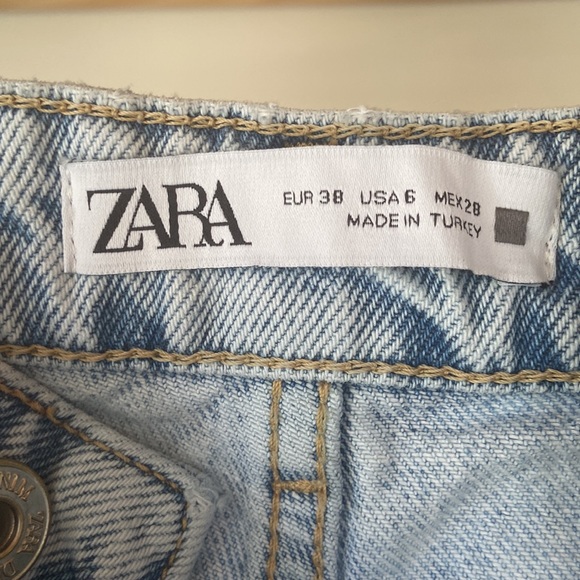 Zara High-Waisted Wide Legged Jeans - Picture 2 of 4